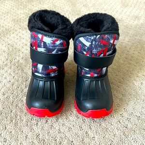 Toddler boys, red and black winter snow boots.